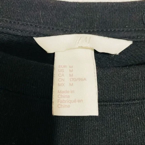 H&M Womens Lips Crewneck Sweater Size Medium - Picture 4 of 5